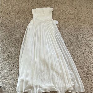 Lulu's Strapless White Pleated Dress